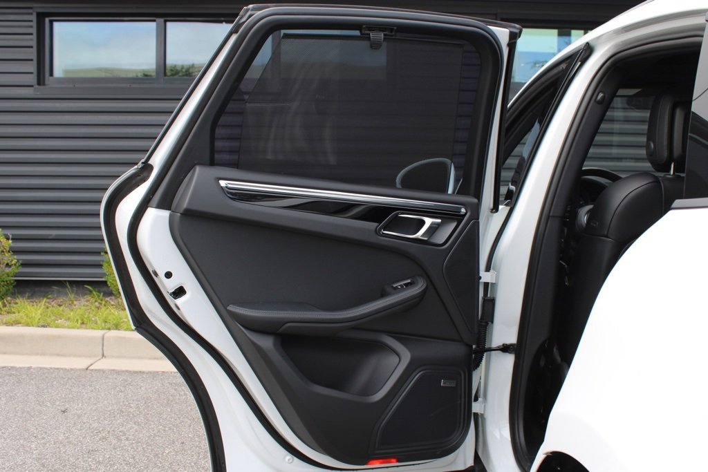 Used 2025 Porsche Macan image 35
