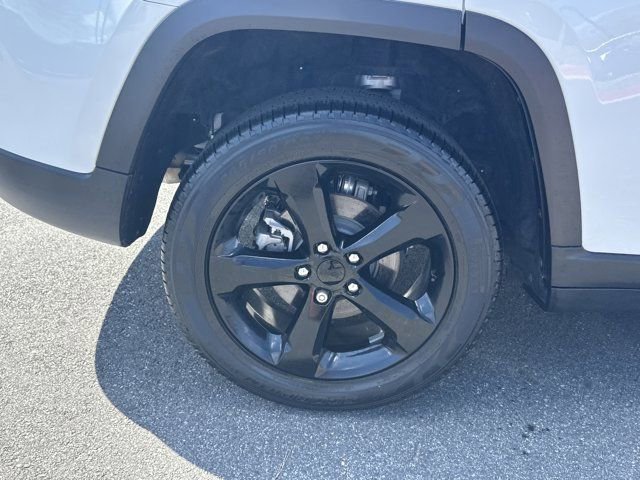 Certified 2024 Jeep Grand Cherokee Limited w/ Black Appearance Package image 20