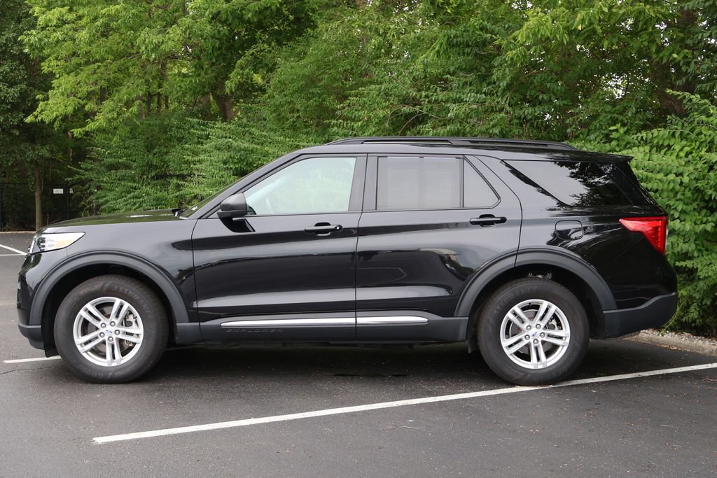 Used 2023 Ford Explorer XLT w/ Equipment Group 202A AWD/4WD image 4