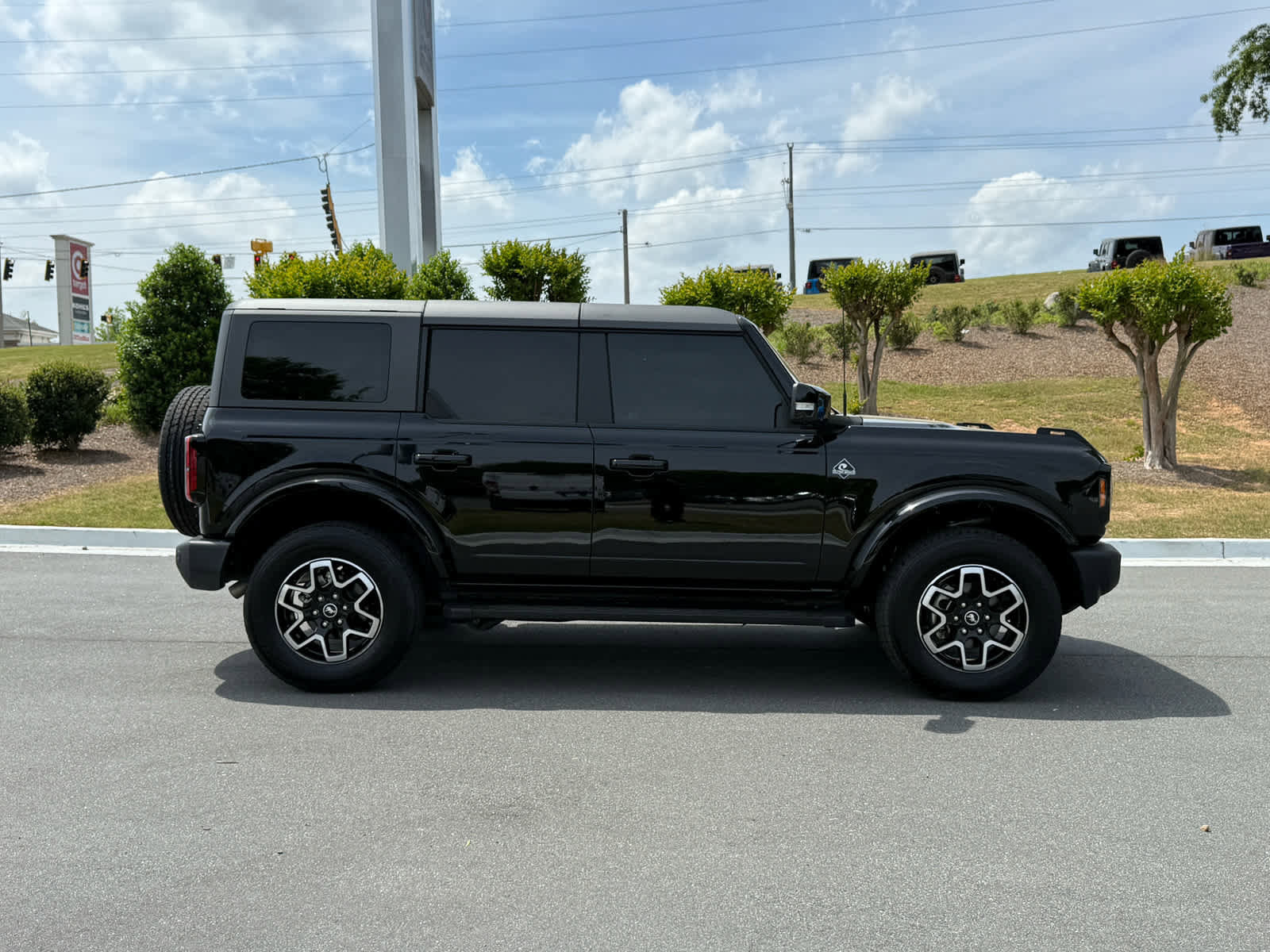 Used 2024 Ford Bronco Outer Banks image 6