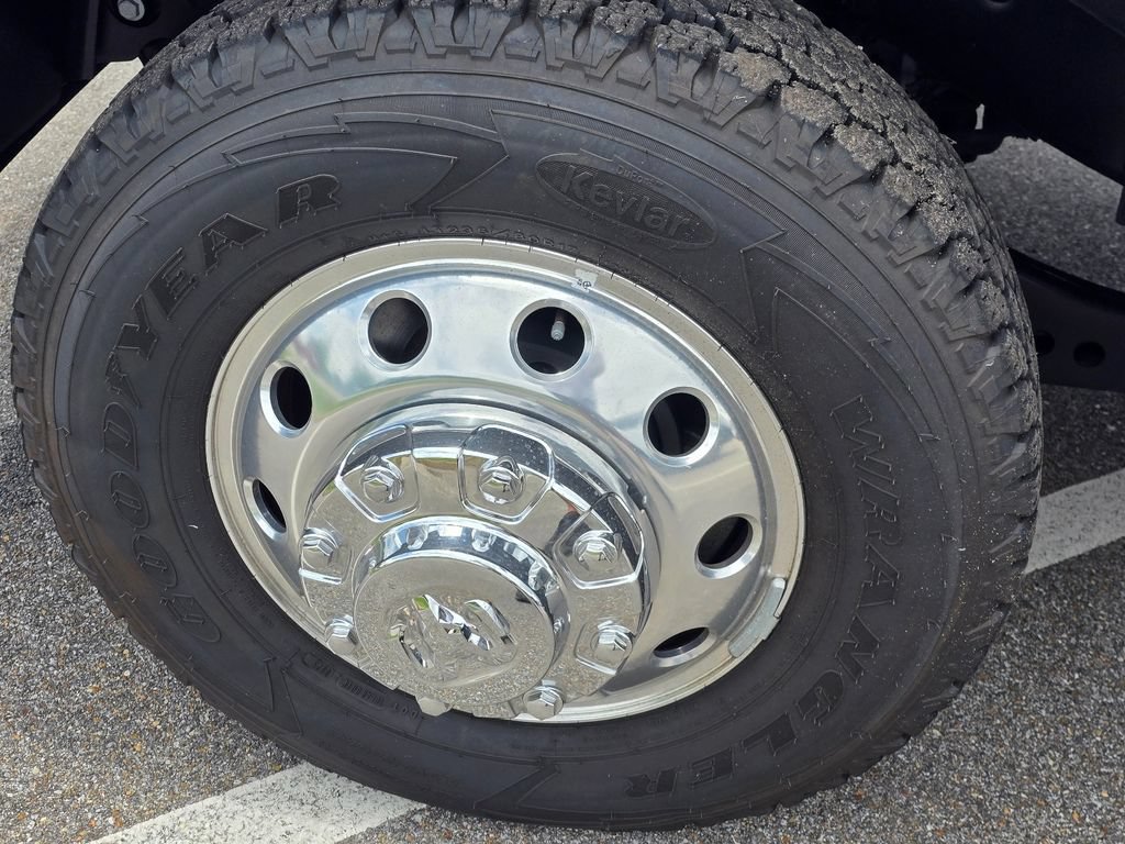 Used 2025 RAM 3500 Laramie AWD/4WD image 12