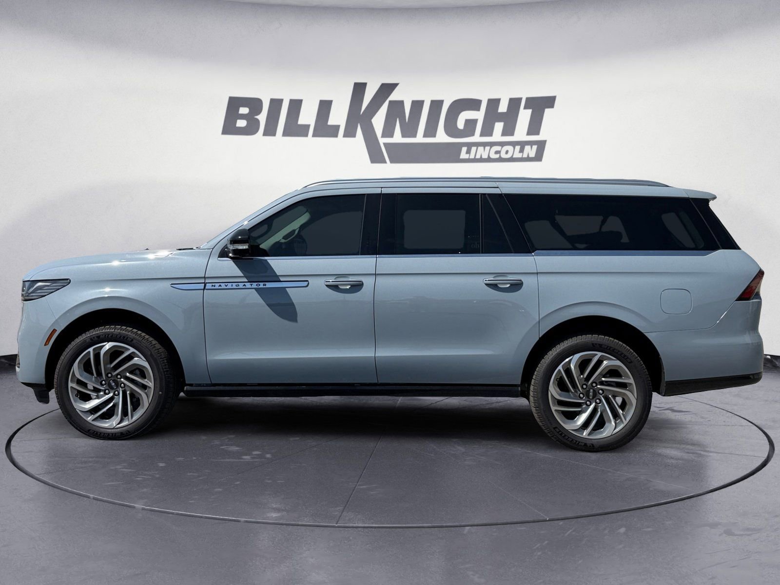 New 2025 Lincoln Navigator L Reserve image 2