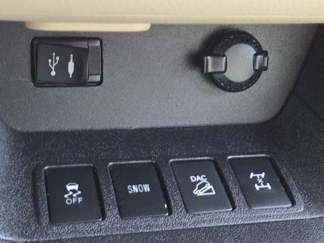 Used 2015 Toyota Highlander XLE AWD/4WD image 6