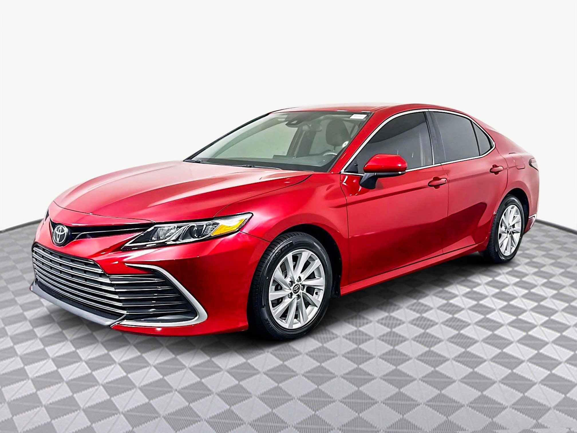 Used 2024 Toyota Camry LE image 4