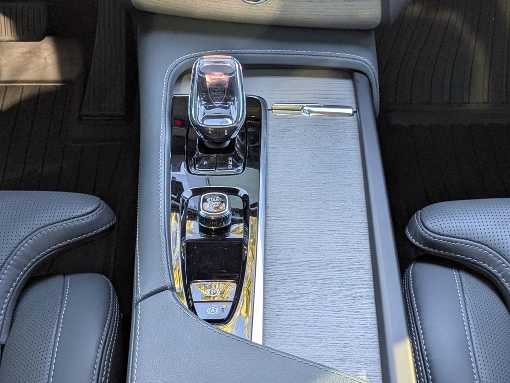 Used 2024 Volvo XC90 B6 Ultimate w/ Protection Package Premier image 21