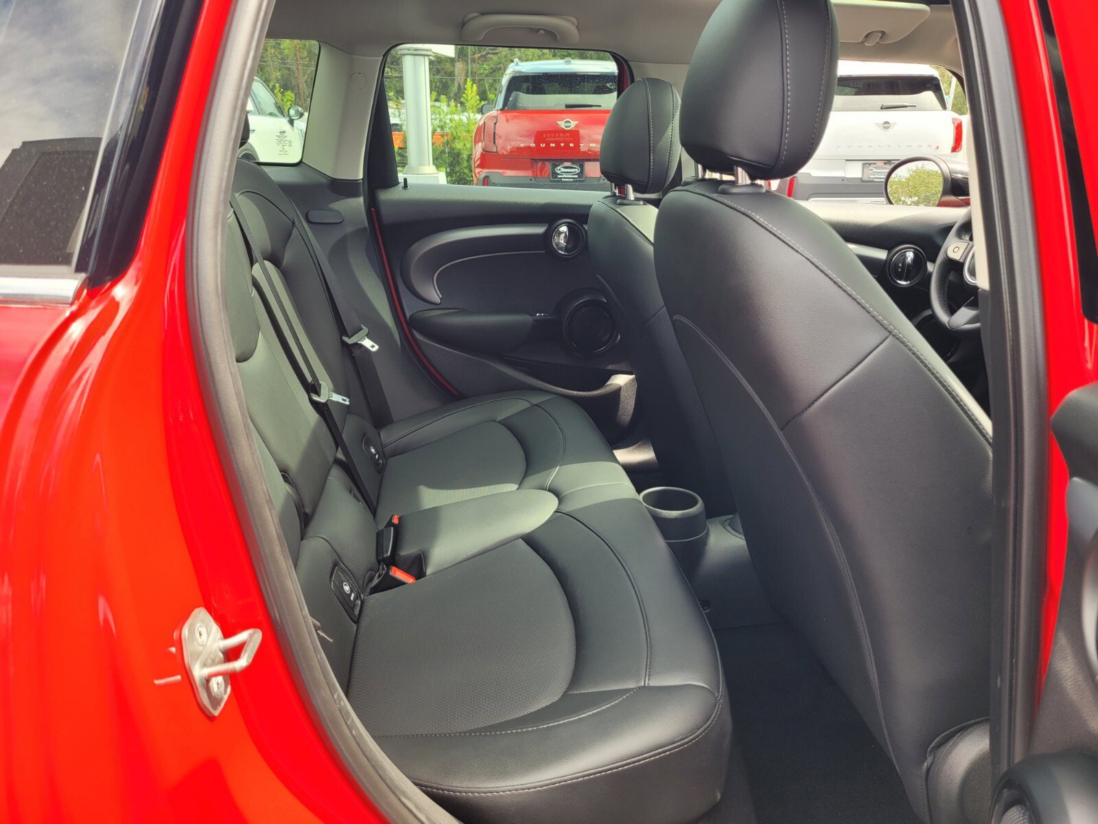 Used 2023 MINI Cooper 4-Door Hardtop image 16