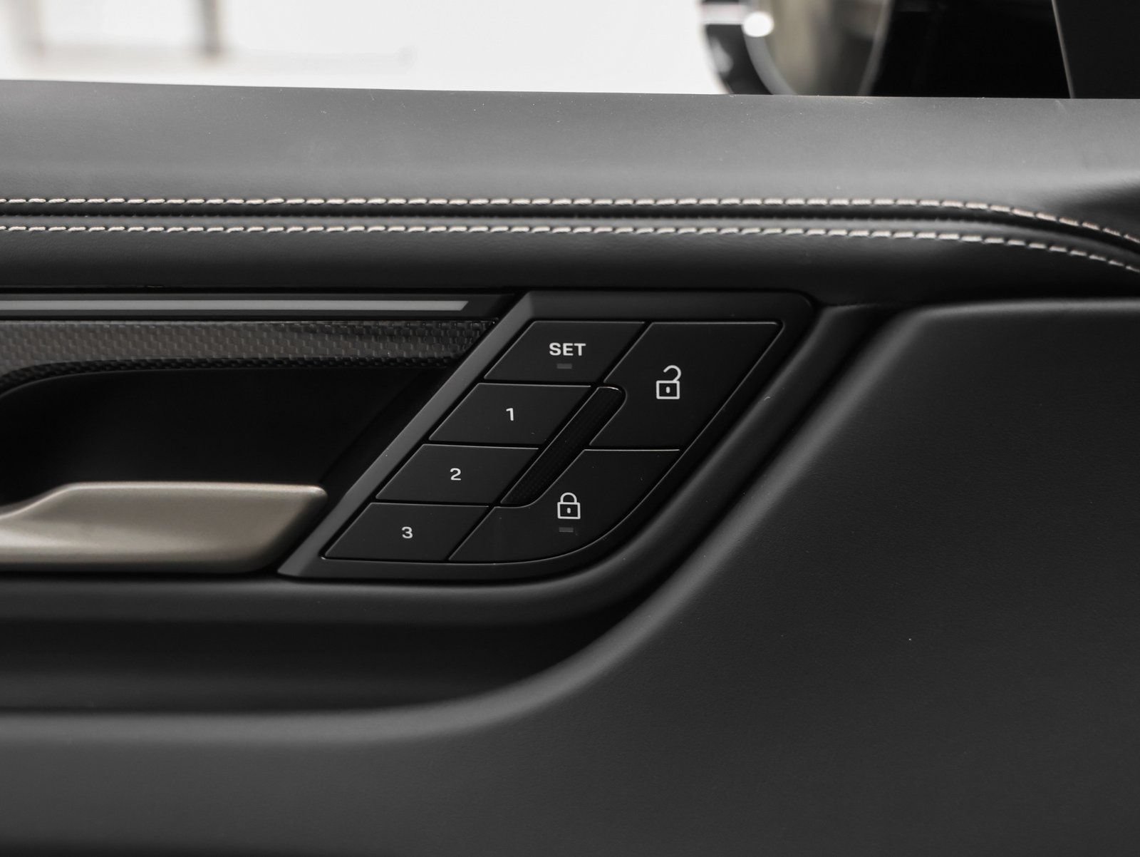 New 2025 Porsche Macan Turbo Electric AWD/4WD image 36
