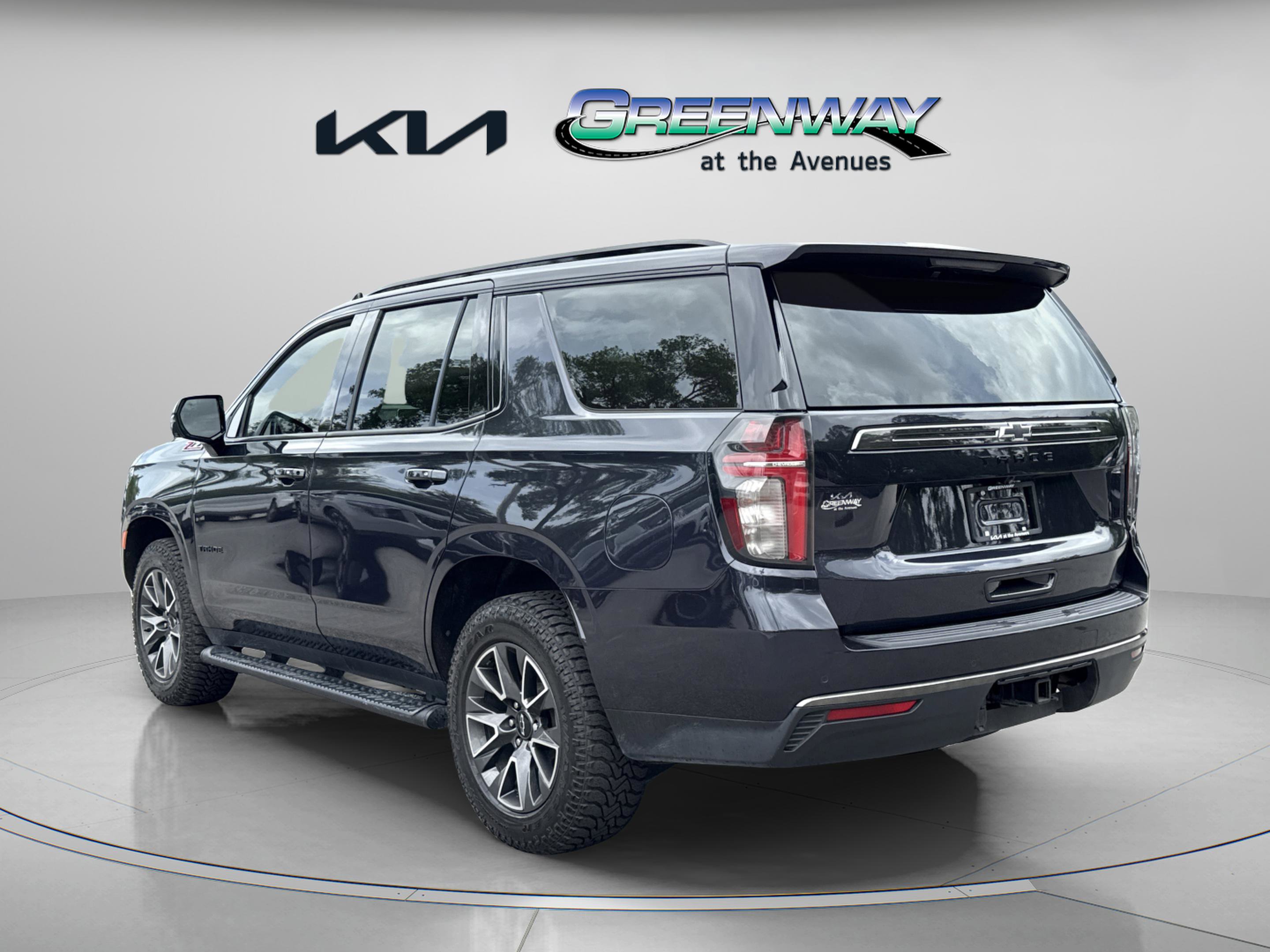 Used 2022 Chevrolet Tahoe Z71 w/ Luxury Package AWD/4WD image 5