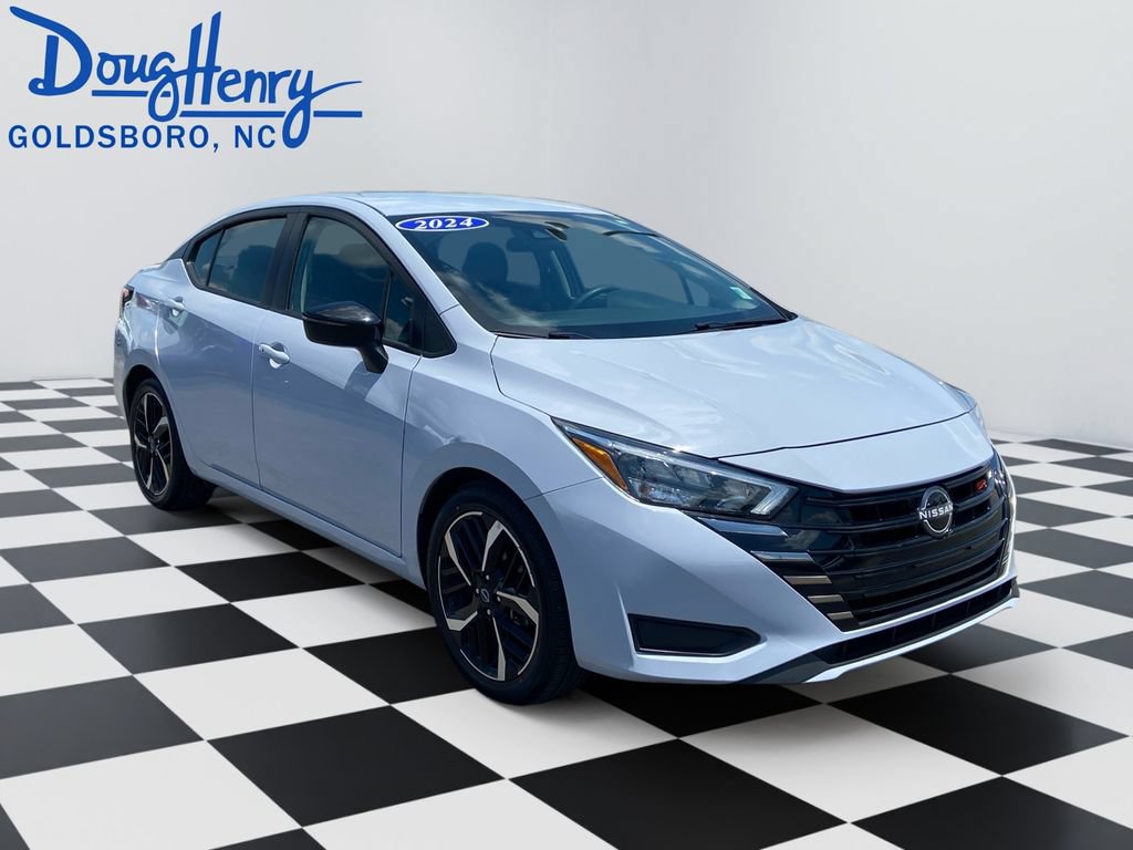 Used 2024 Nissan Versa SR FWD image 7