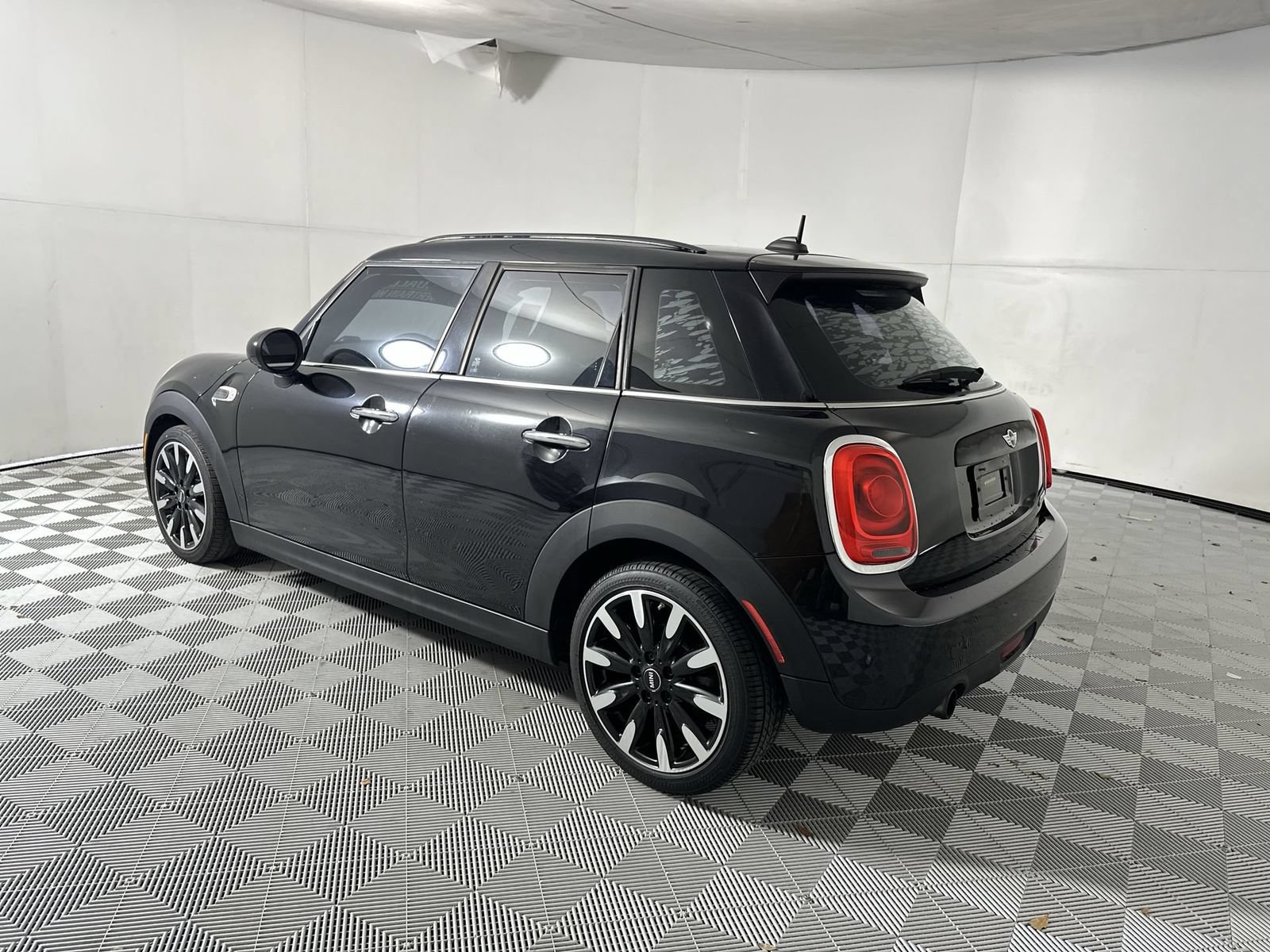 Used 2016 MINI Cooper 4-Door Hardtop FWD image 6