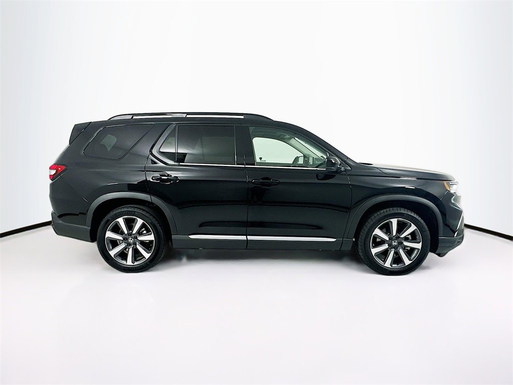 Certified 2025 Honda Pilot Touring image 4