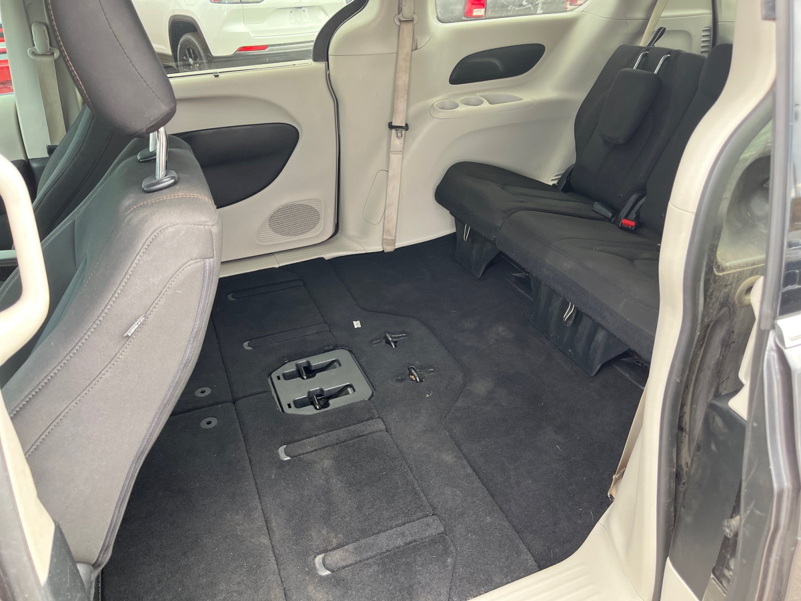 Used 2018 Chrysler Pacifica Touring Plus w/ Tire & Wheel Group FWD image 25