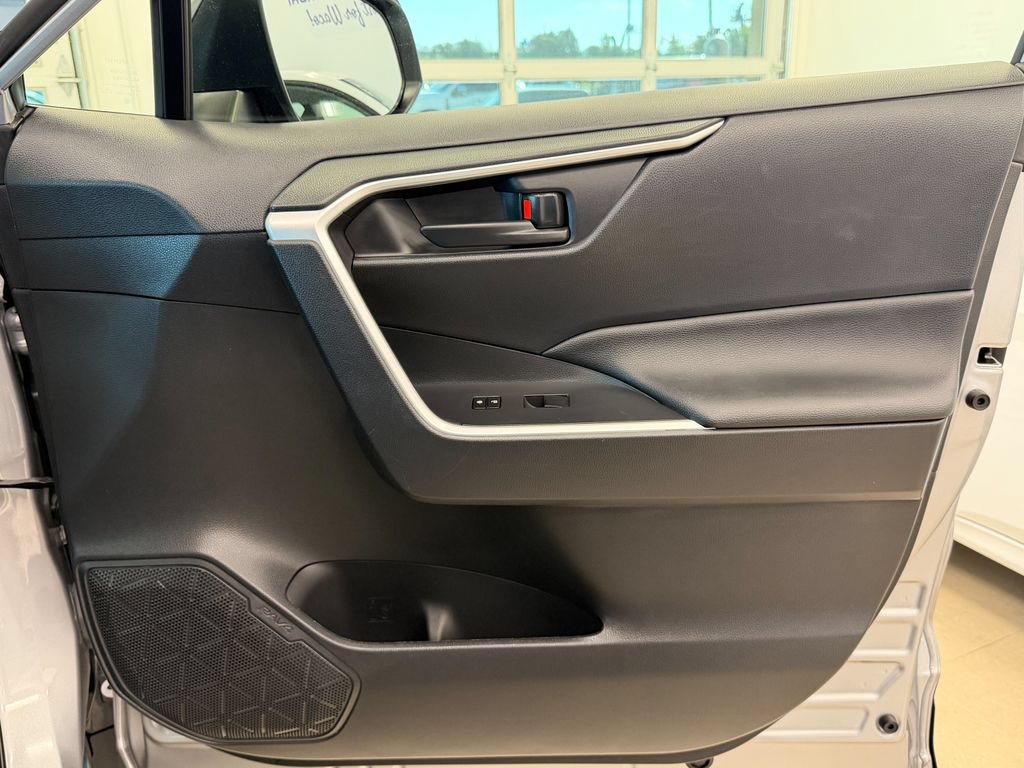 Used 2025 Toyota RAV4 LE AWD/4WD image 16