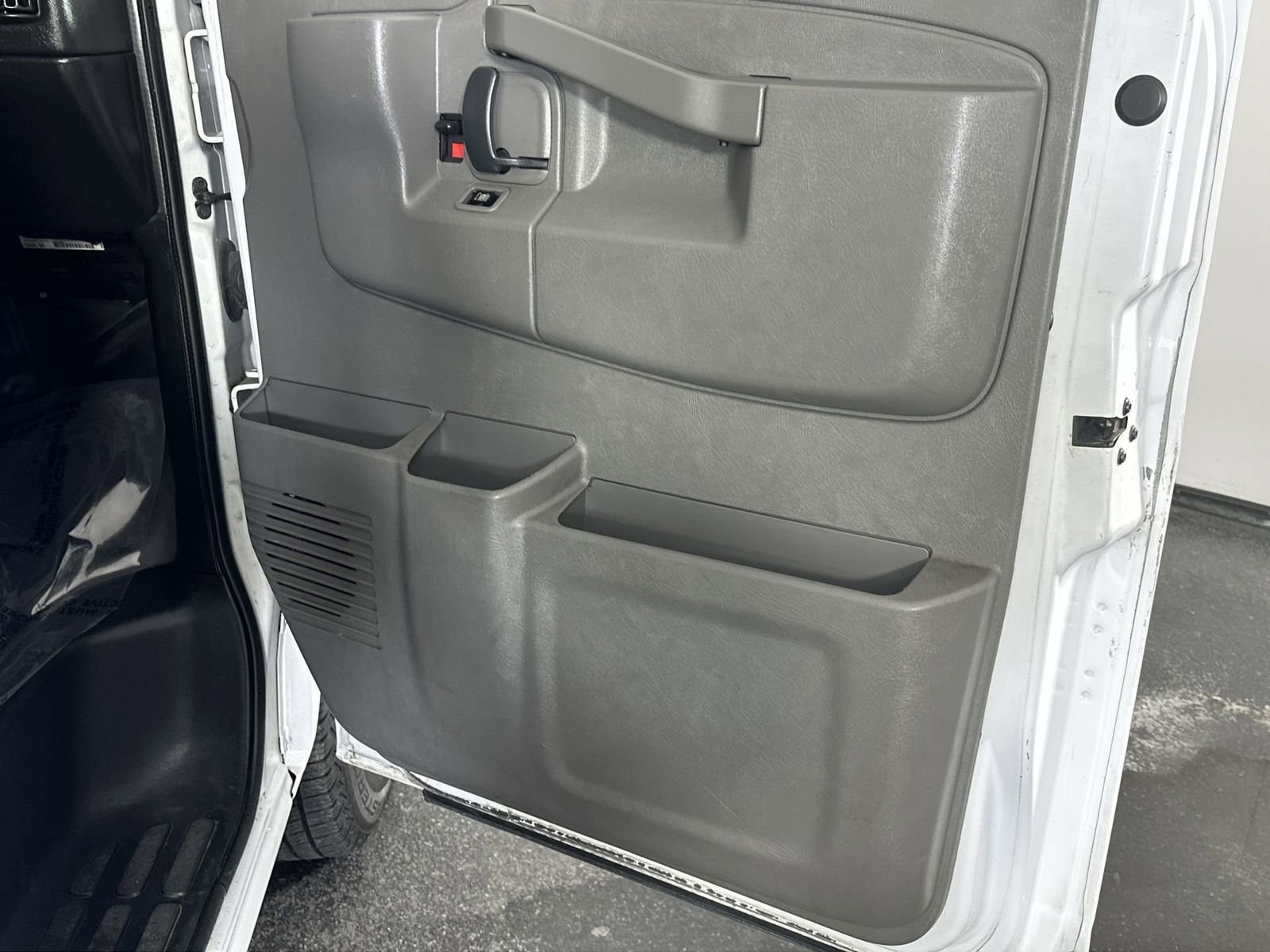 Used 2020 GMC Savana 2500 image 33