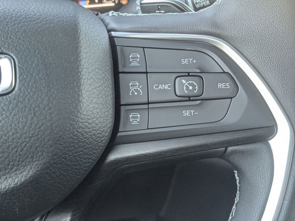 New 2025 Jeep Grand Cherokee Limited w/ Black Appearance Package image 20