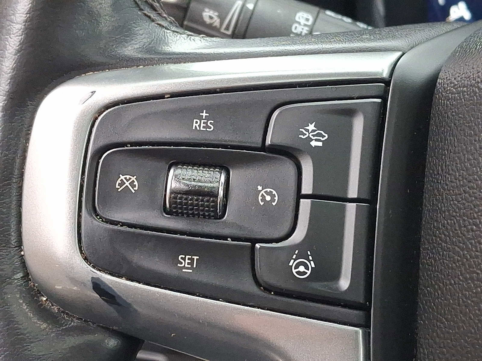 Used 2023 Chevrolet Tahoe Premier w/ Advanced Technology Package image 22