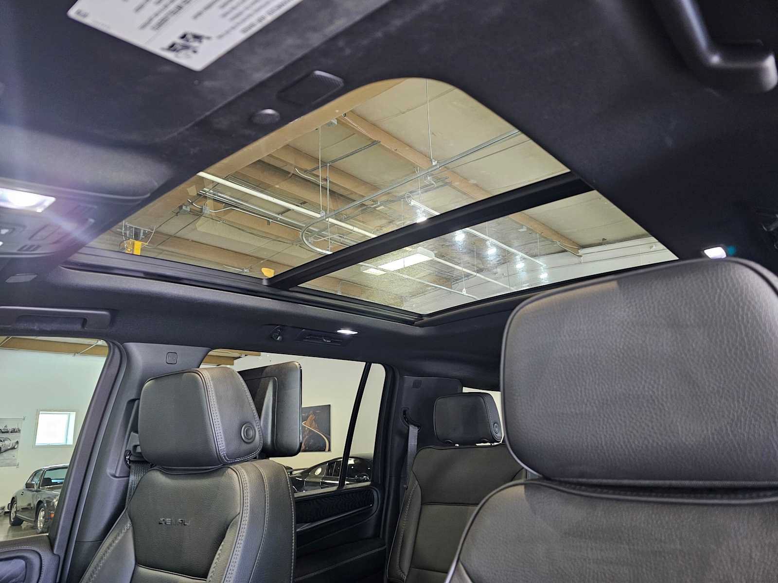 Used 2024 GMC Yukon XL Denali w/ Advanced Technology Package AWD/4WD image 27