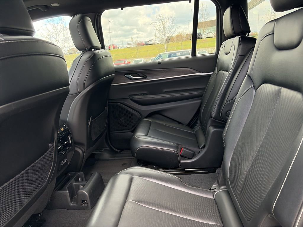 Used 2024 Jeep Grand Cherokee L Limited w/ Luxury Tech Group II AWD/4WD image 26