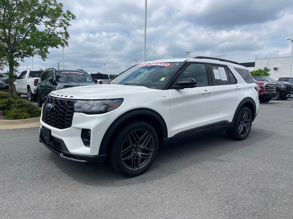 Used 2025 Ford Explorer ST-Line w/ Premium Package image 3