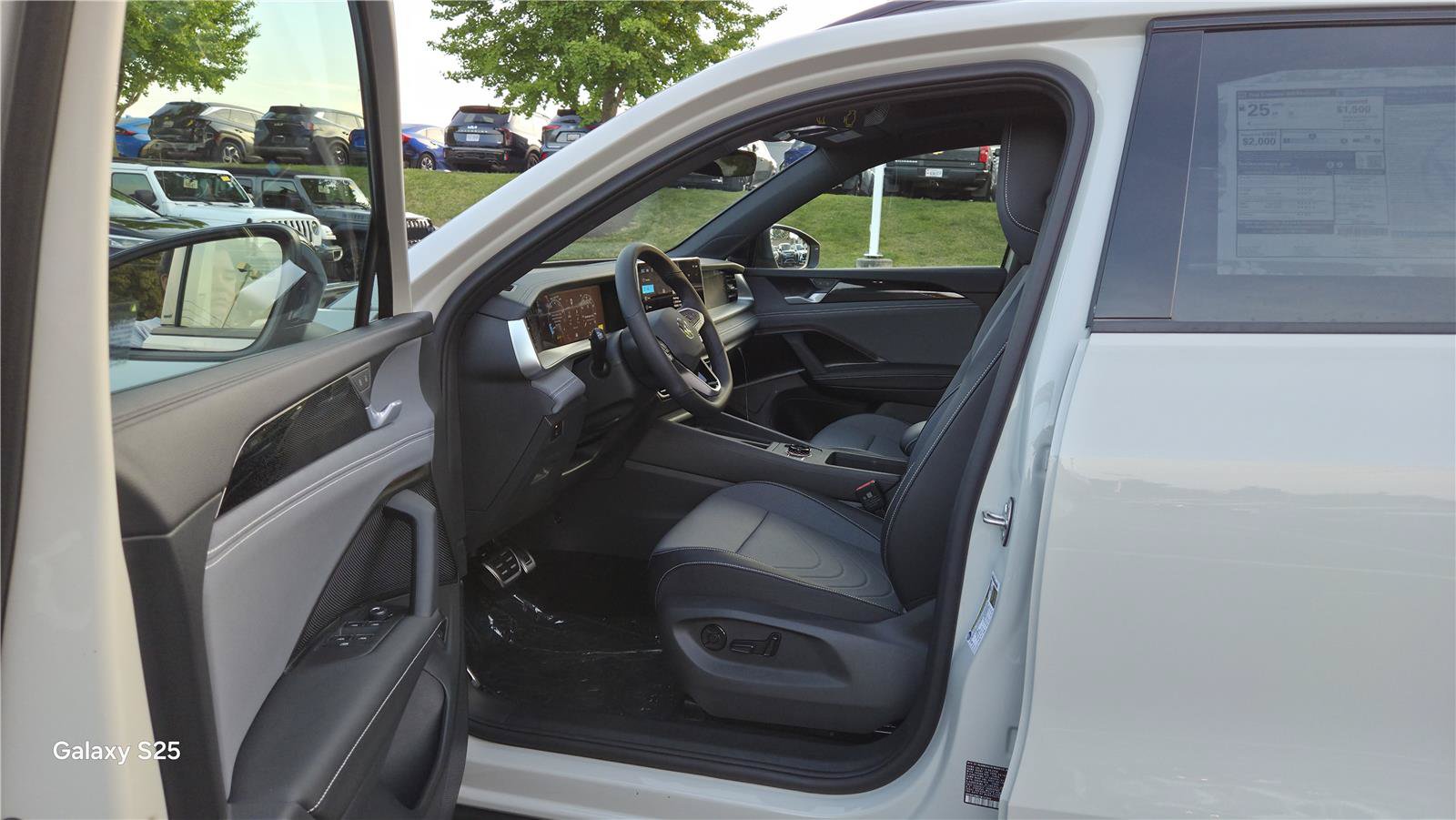 New 2026 Volkswagen Tiguan SE R-Line AWD/4WD image 13