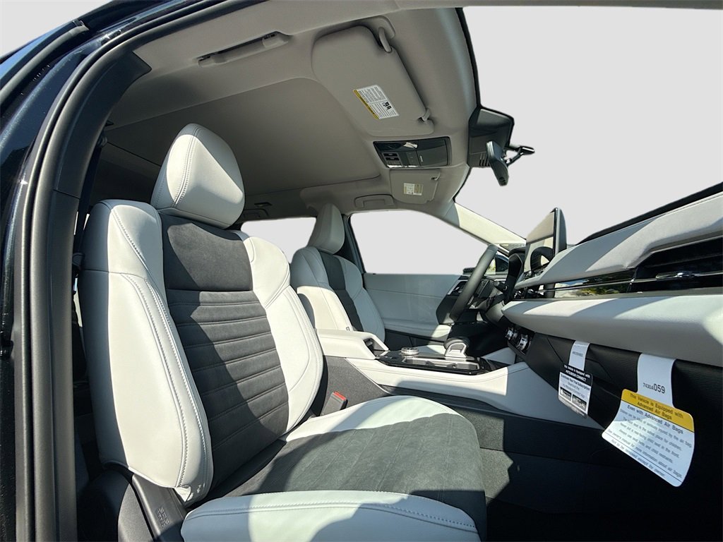New 2025 Mitsubishi Outlander SE image 31