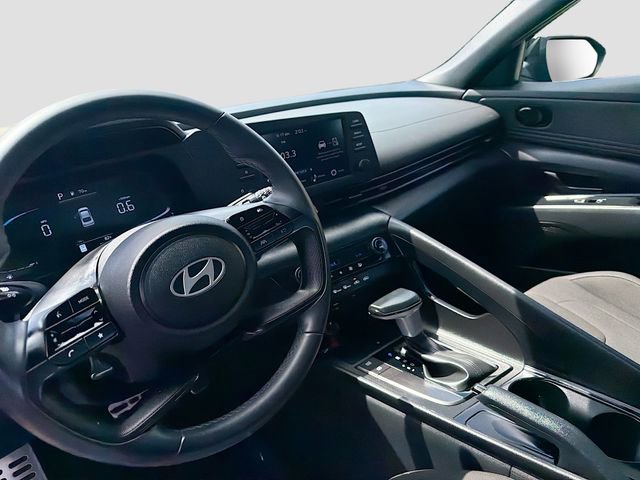 Certified 2025 Hyundai Elantra Sport FWD image 9