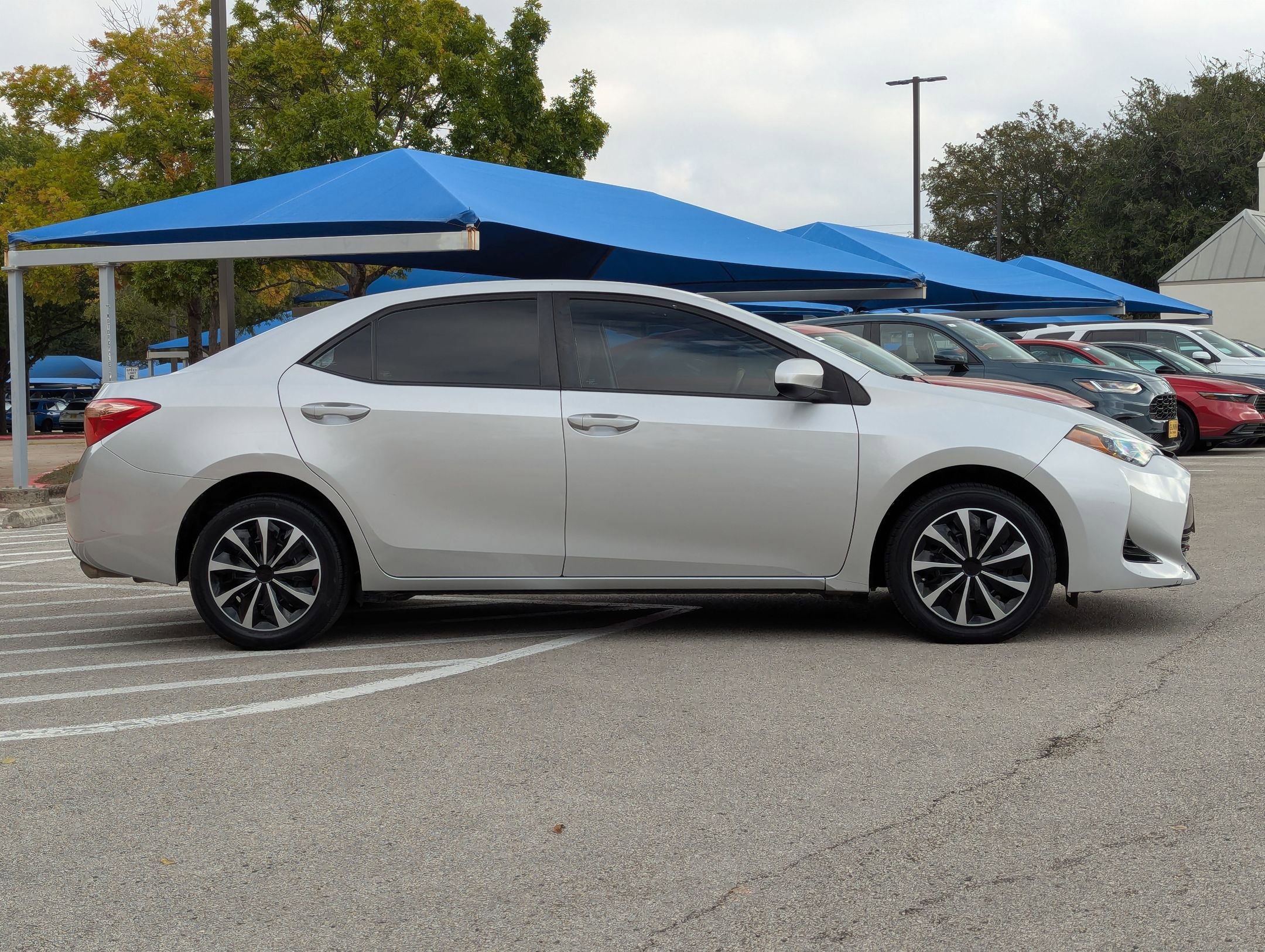 Used 2018 Toyota Corolla L image 3