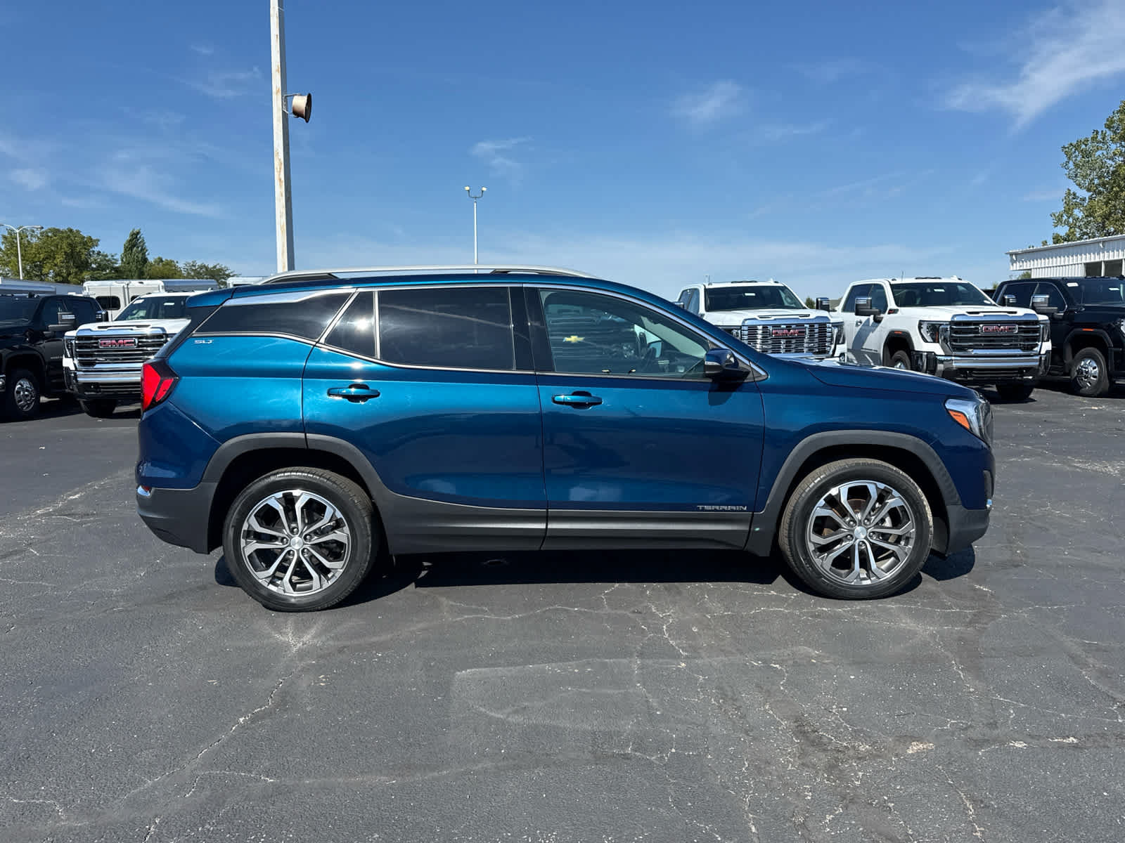 Certified 2021 GMC Terrain SLT w/ Infotainment Package II AWD/4WD image 6