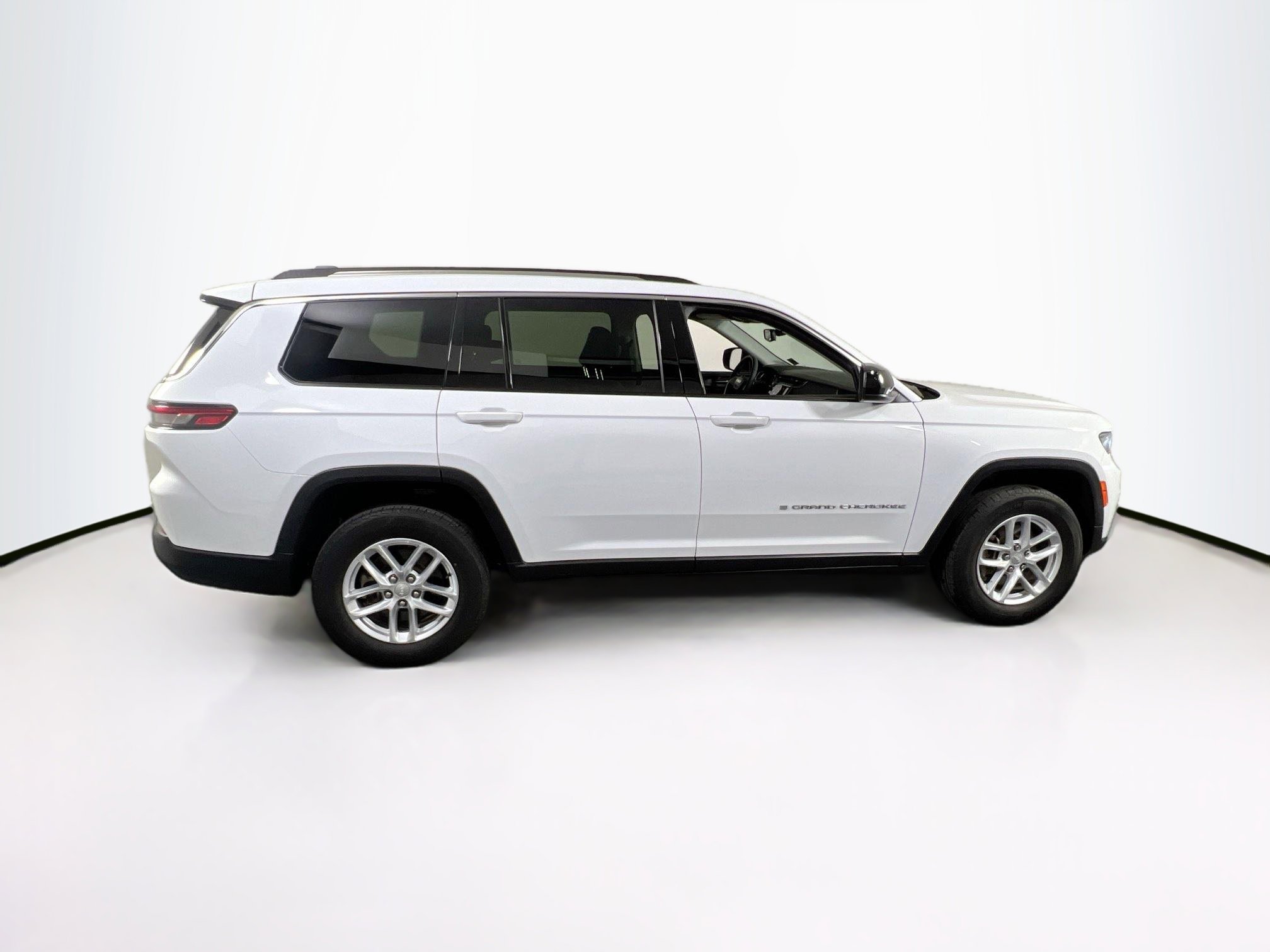 Used 2023 Jeep Grand Cherokee L Laredo w/ Luxury Tech Group I AWD/4WD image 4