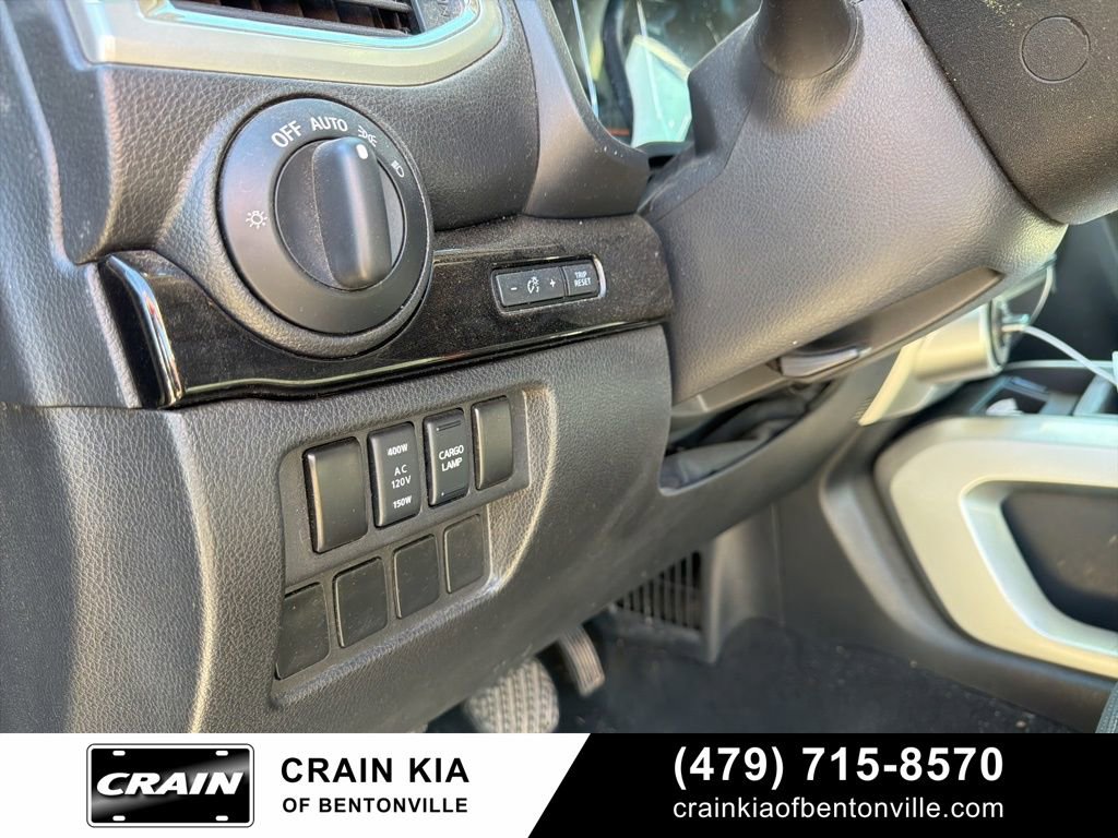 Used 2019 Nissan Titan SV w/ SV Convenience Package image 15