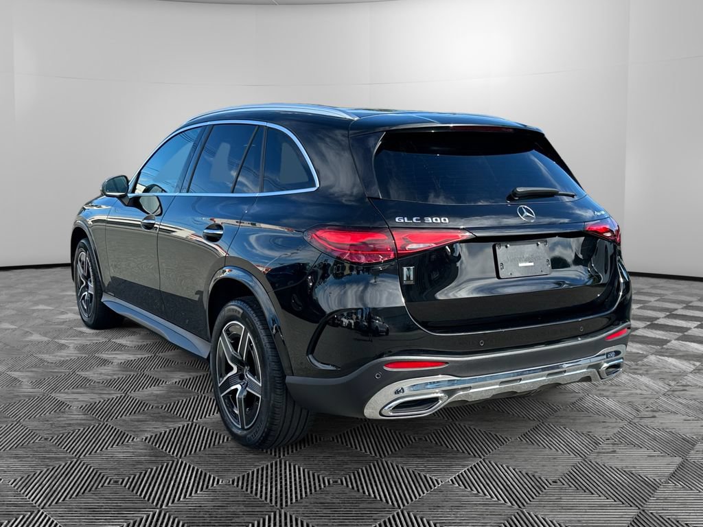 Used 2023 Mercedes-Benz GLC 300 4MATIC image 3