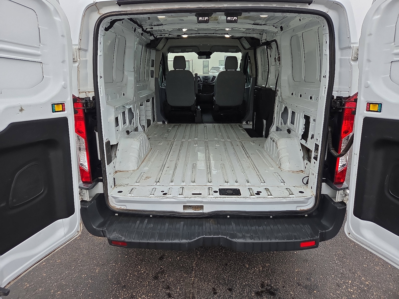 Used 2018 Ford Transit 150 130 Low Roof RWD image 9