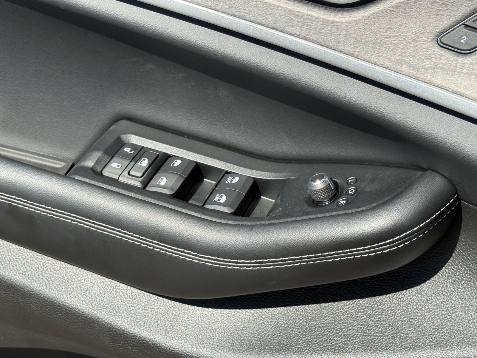 Used 2026 Jeep Grand Cherokee Limited w/ Limited Altitude Package AWD/4WD image 23