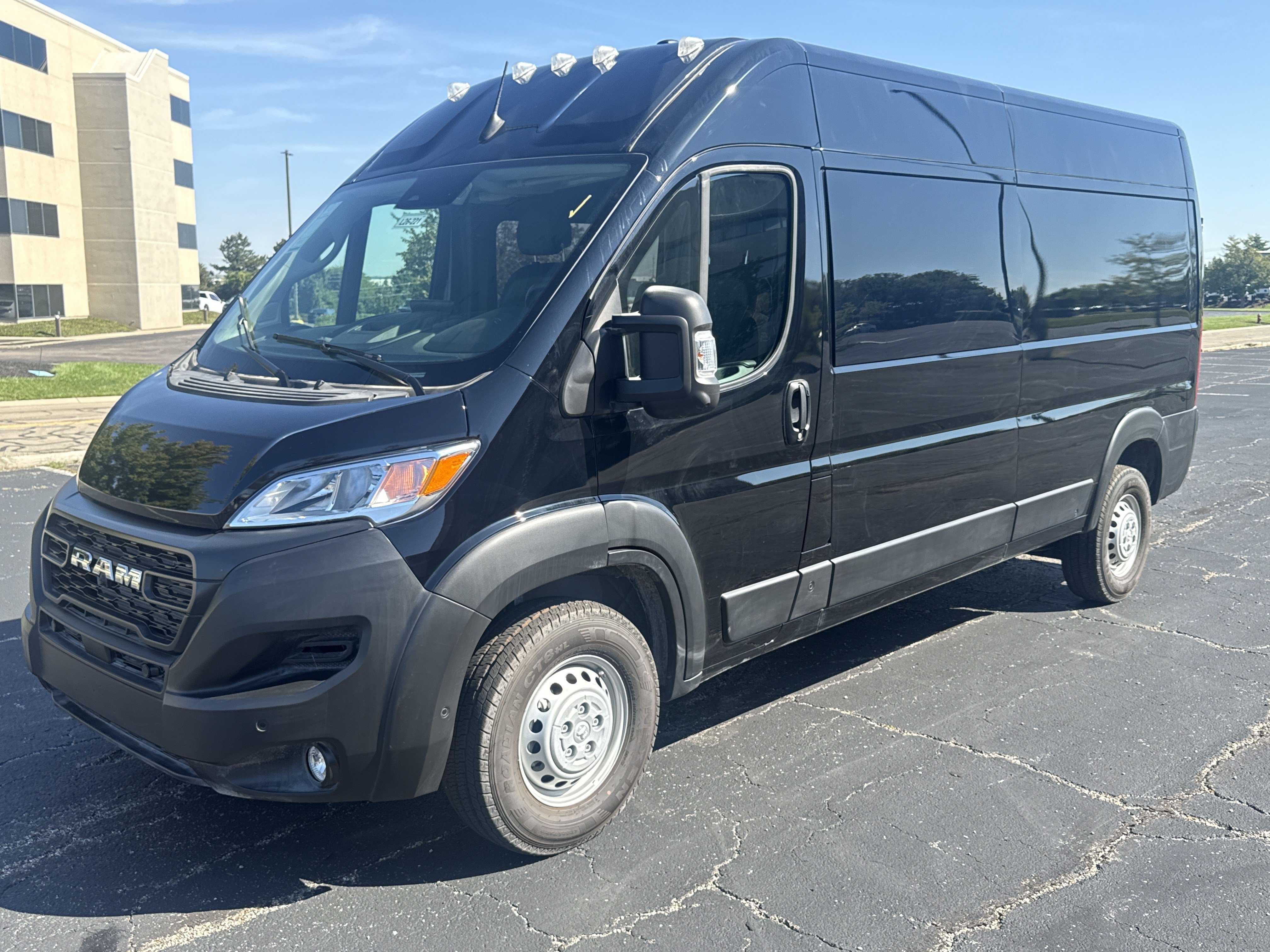 New 2026 RAM ProMaster 3500 w/ Crew Van Package FWD image 4