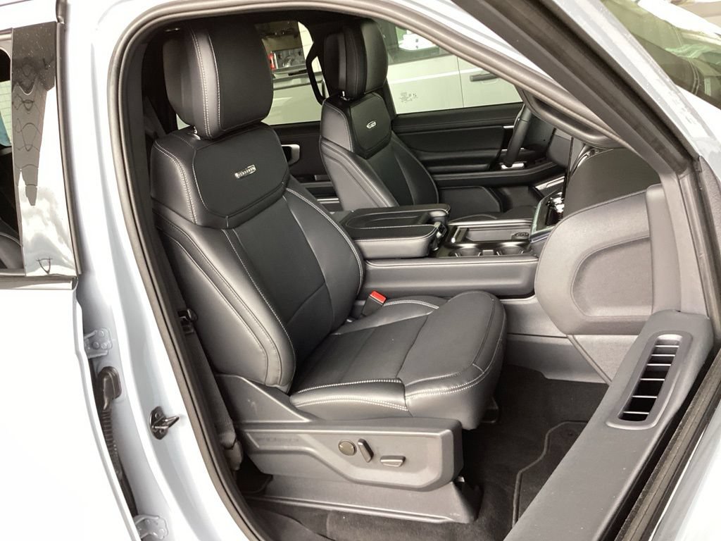 New 2026 Ford Expedition Platinum w/ Stealth Appearance Package AWD/4WD image 47