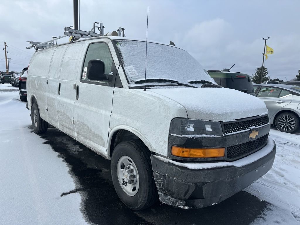 Used 2025 Chevrolet Express 2500 Extended w/ Communications Package image 2