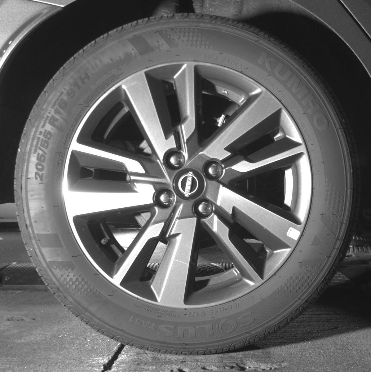 Used 2025 Nissan Versa SV FWD image 15