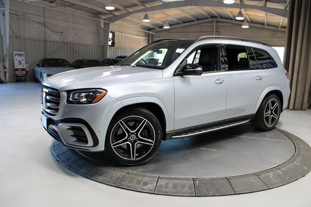 Used 2024 Mercedes-Benz GLS 450 4MATIC w/ AMG Line Exterior image 4
