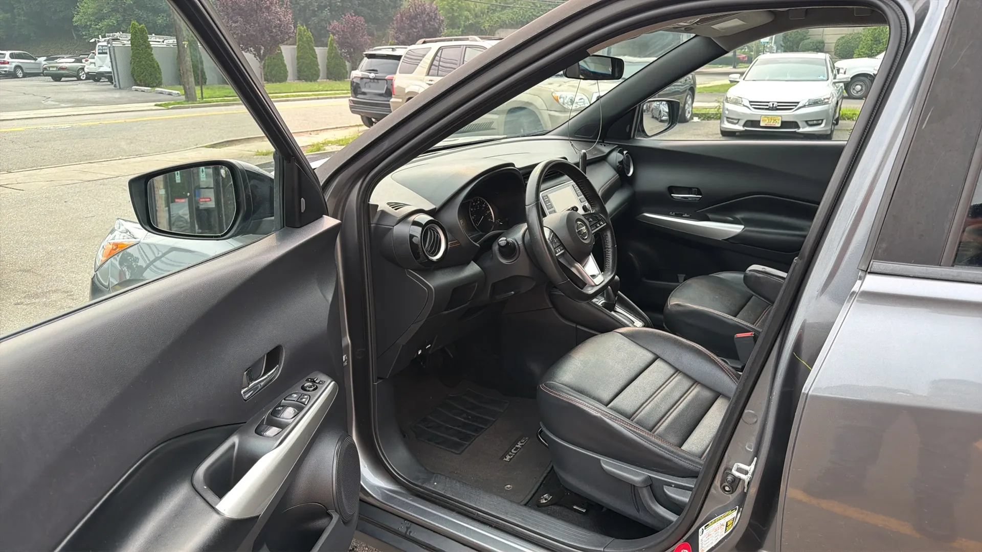 Used 2020 Nissan Kicks SR w/ SR Premium Package FWD image 23