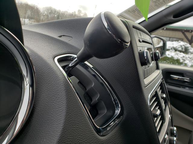 Used 2016 Dodge Grand Caravan SE image 21