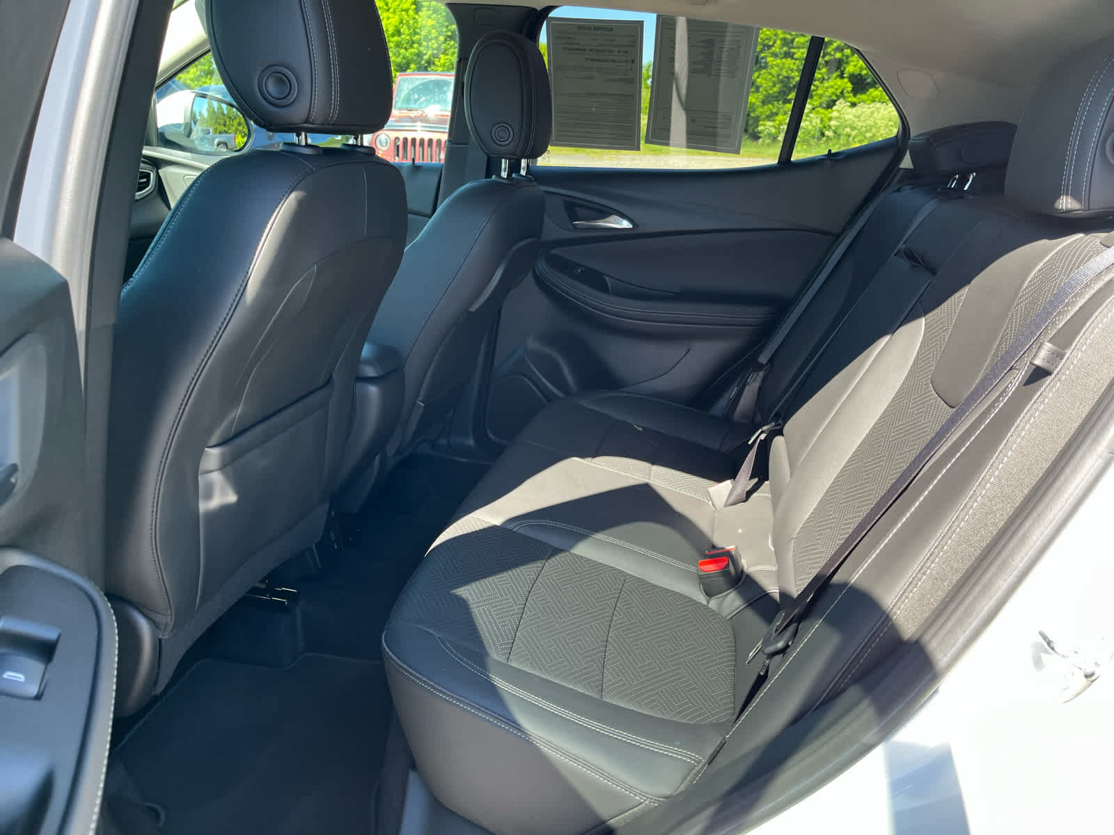 Used 2022 Buick Encore GX Essence w/ Experience Buick Package AWD/4WD image 22