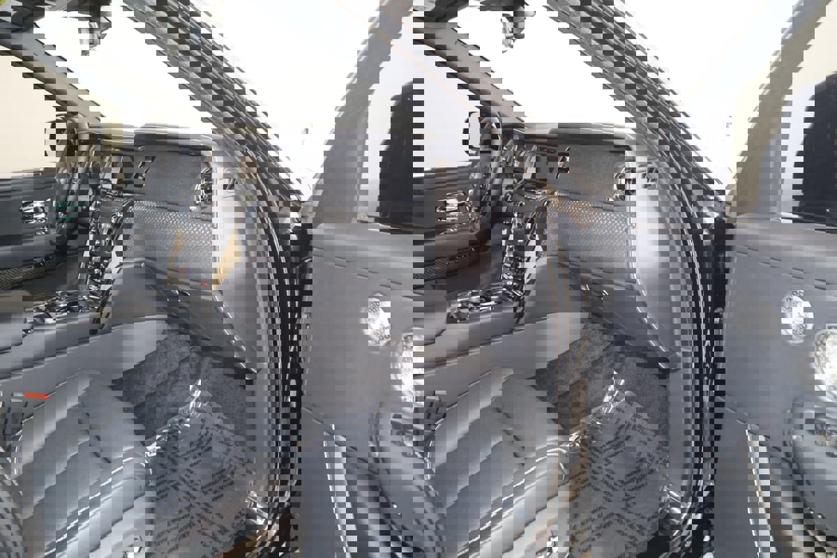 Used 2024 Rolls-Royce Cullinan Black Badge image 77