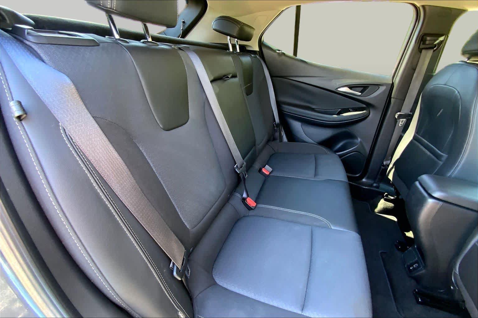 Used 2022 Buick Encore GX Select w/ Sport Touring Package FWD image 19