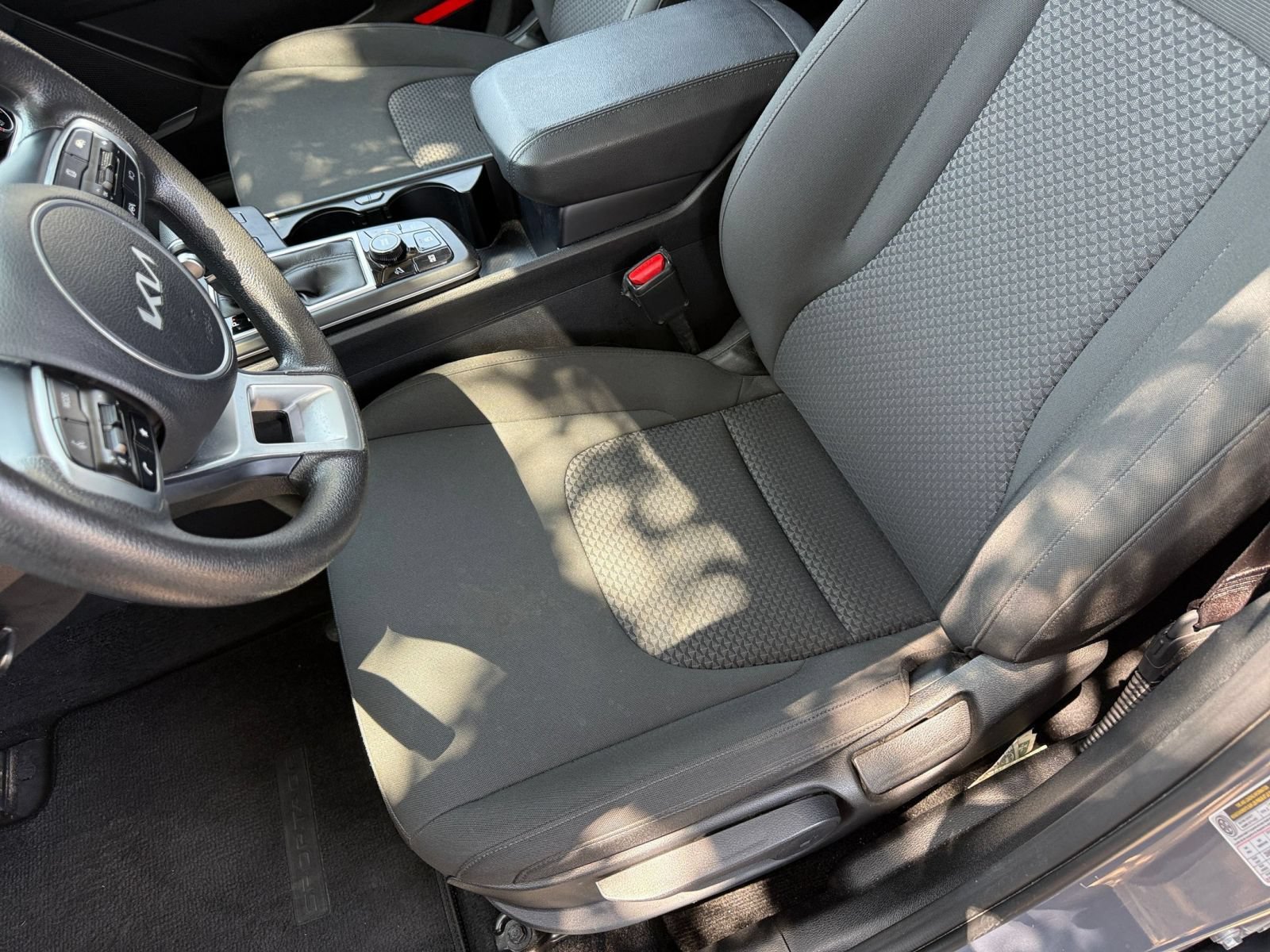 Used 2025 Kia Sportage LX FWD image 35