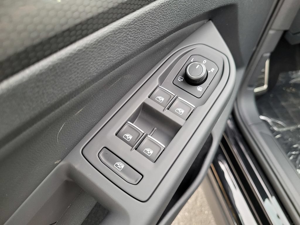 New 2024 Volkswagen GTI SE FWD image 26