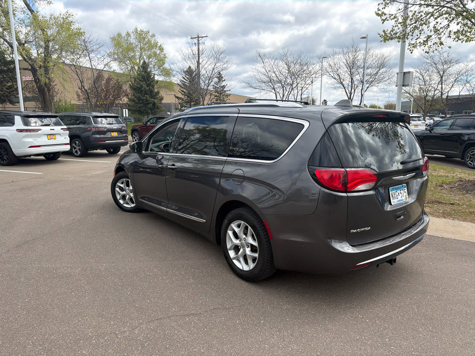 Used 2017 Chrysler Pacifica Touring-L Plus w/ Advanced Safetytec Group FWD image 7
