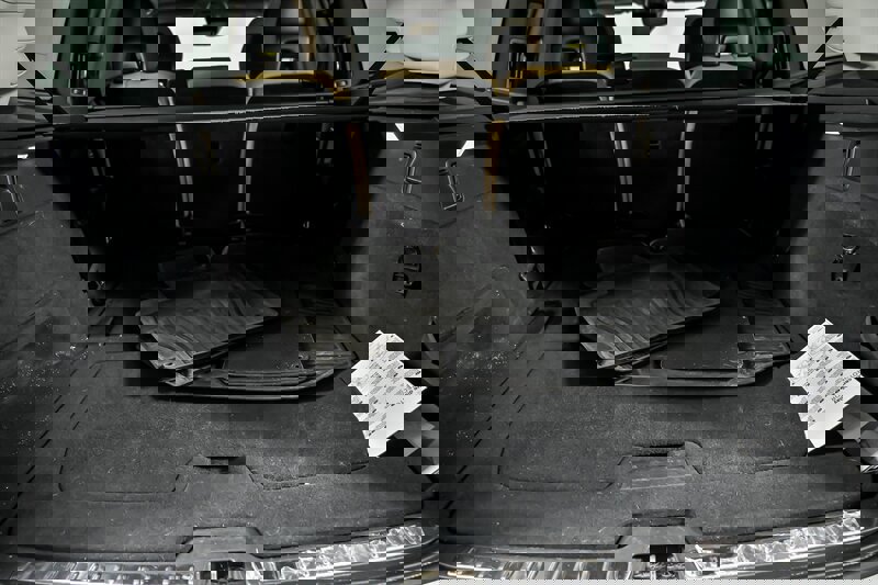 Used 2016 Volvo XC90 T8 Inscription image 13