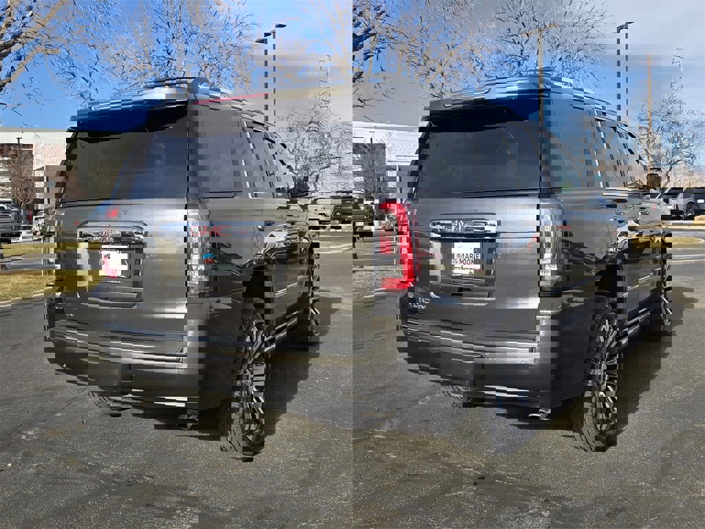 Used 2019 GMC Yukon Denali w/ Denali Ultimate Package image 3