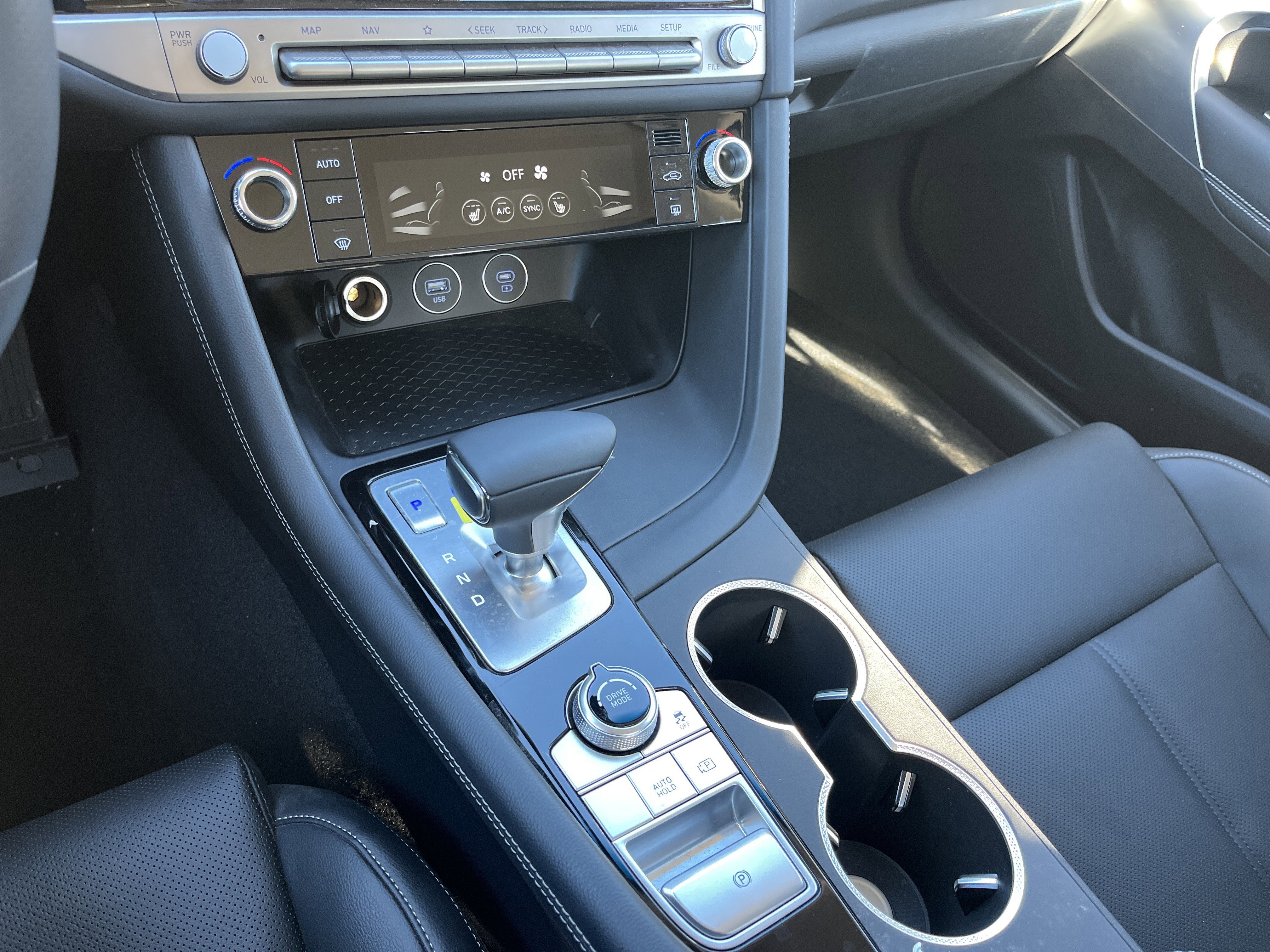 Used 2026 Genesis G70 2.5T image 10