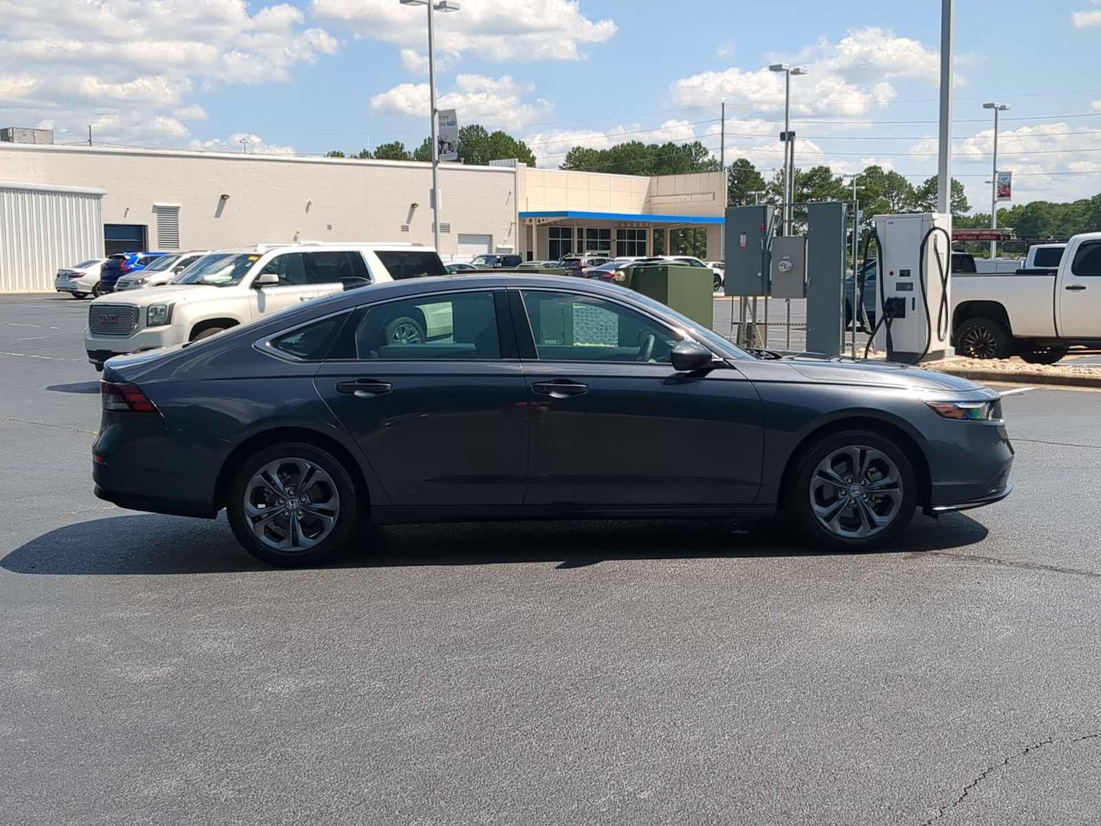 Used 2023 Honda Accord EX image 9